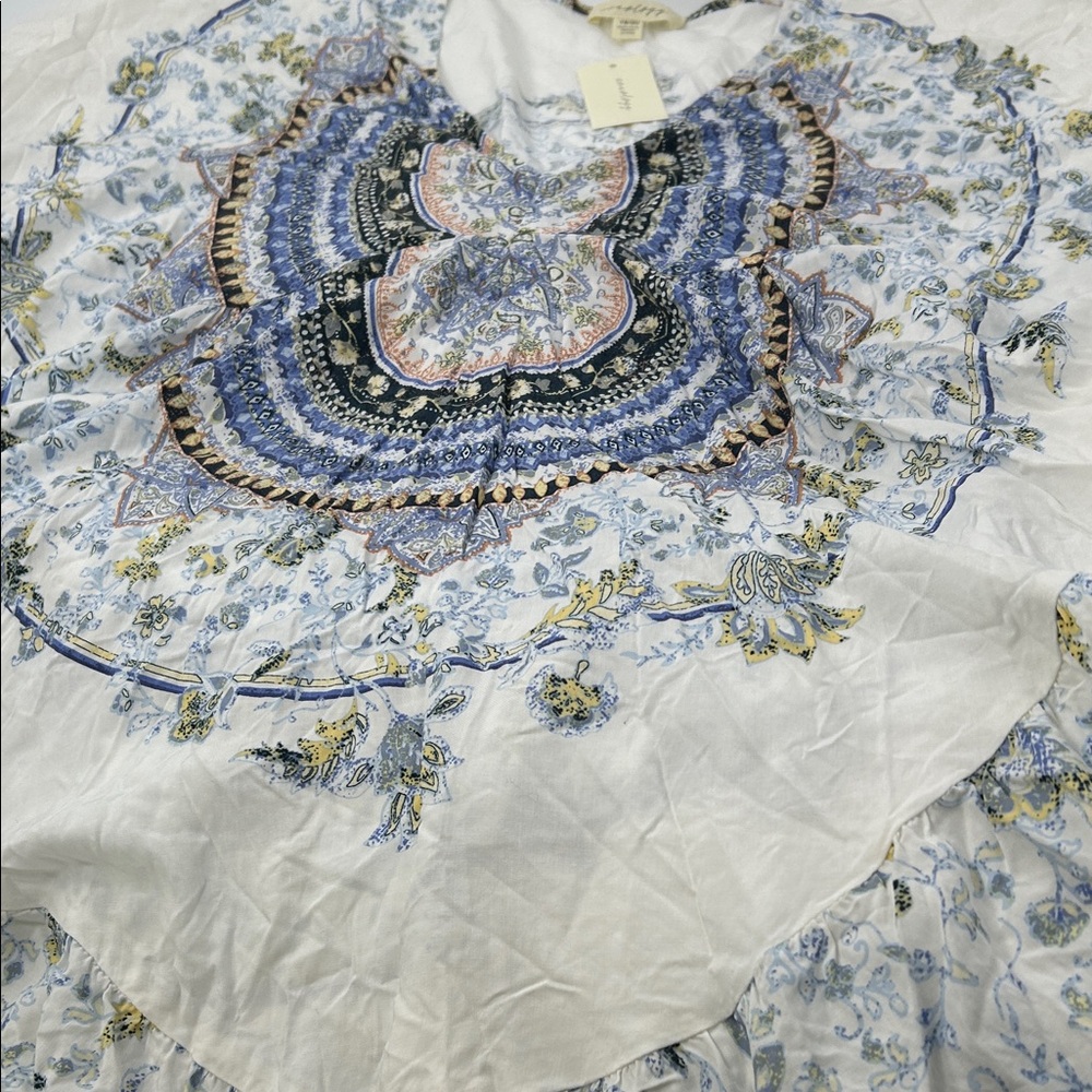 Elegant Blue and White Patterned Blouse - Picture 7 of 16
